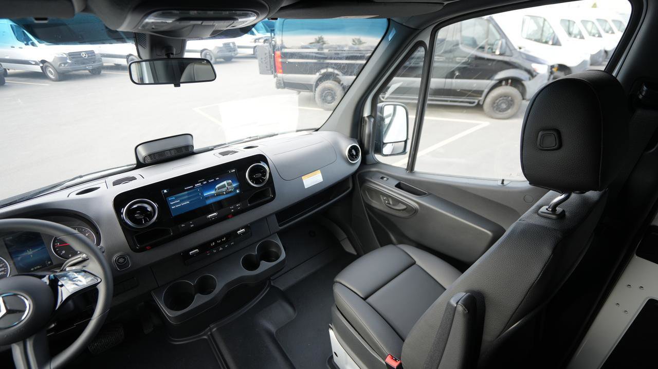 New 2025 Mercedes-Benz Sprinter 2500 image 17