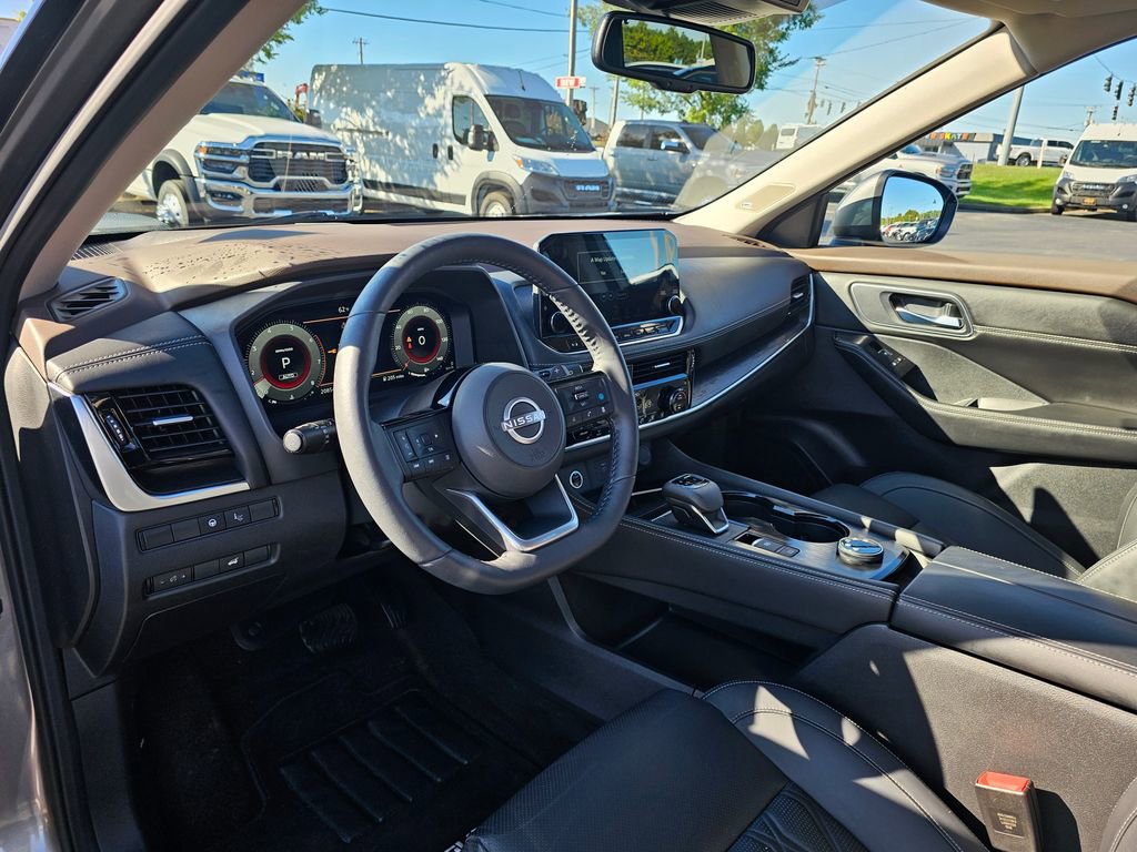 Used 2023 Nissan Rogue Platinum w/ Platinum Premium Package image 11