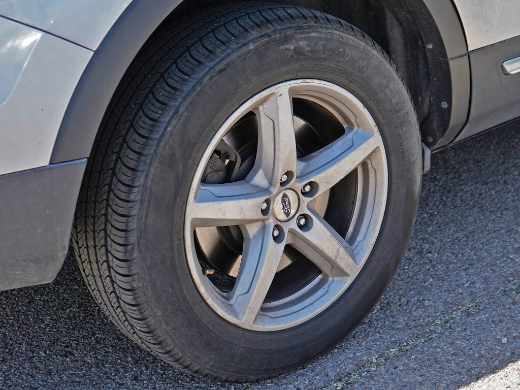 Used 2016 Ford Explorer XLT w/ Equipment Group 201A AWD/4WD image 12