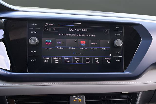 Certified 2024 Volkswagen Taos SE w/ Panoramic Sunroof Package FWD image 25