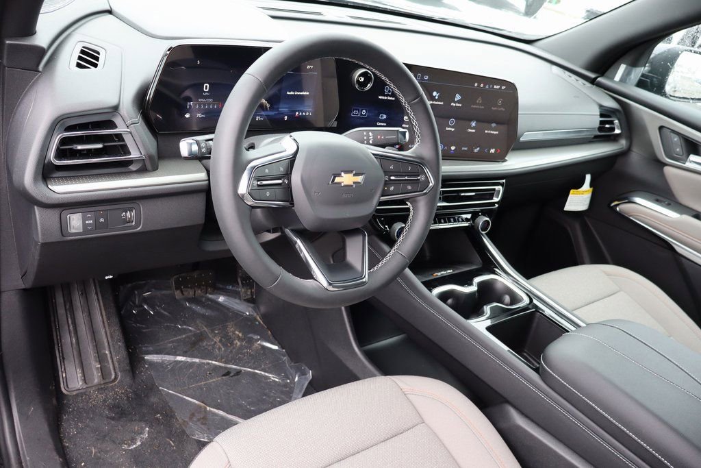 Used 2025 Chevrolet Traverse LT image 6