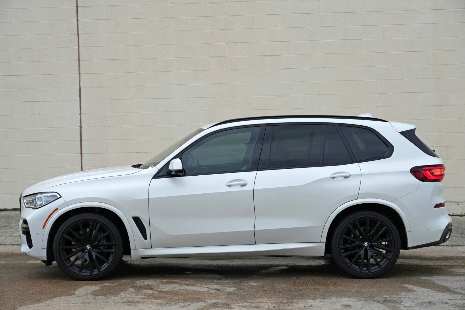 Used 2023 BMW X5 xDrive40i w/ Executive Package AWD/4WD image 56