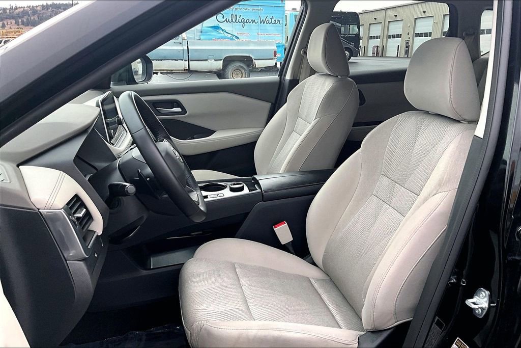 Used 2025 Nissan Rogue SV AWD/4WD image 25
