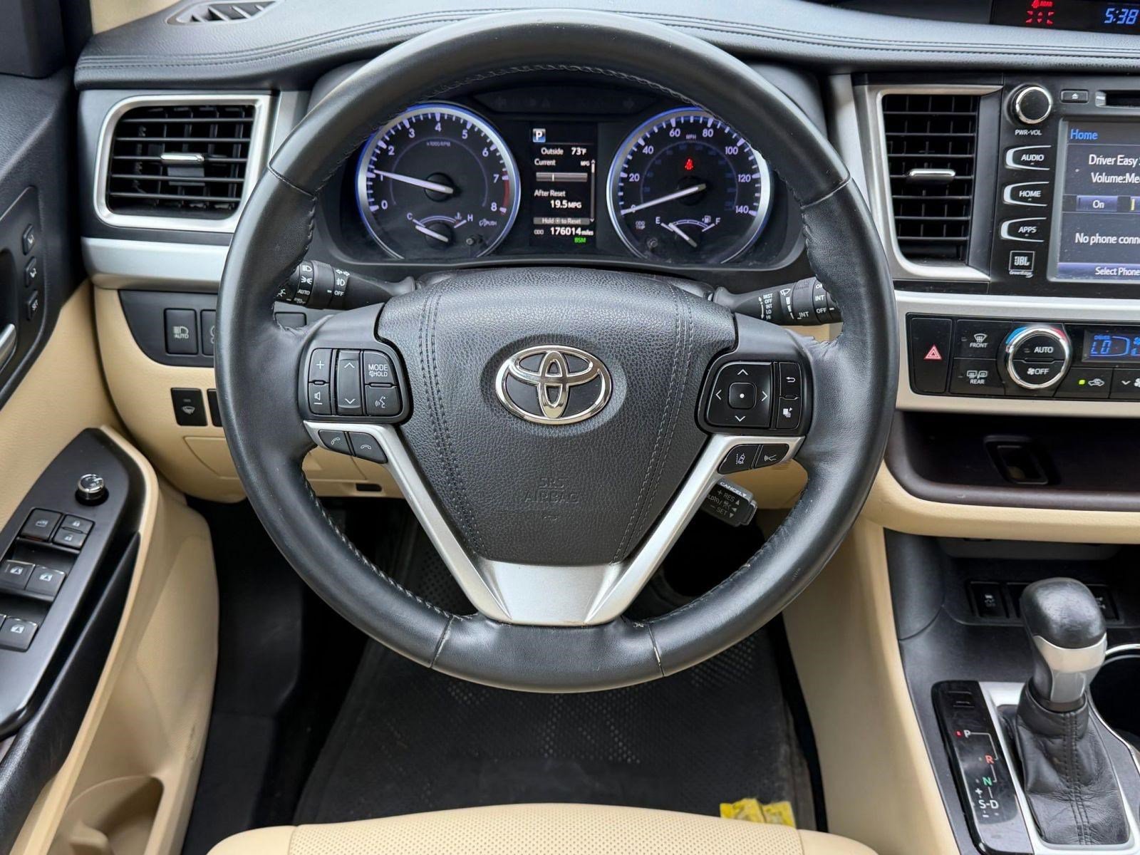 Used 2018 Toyota Highlander Limited AWD/4WD image 26