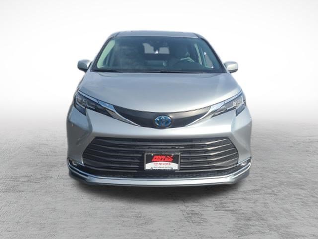 Certified 2021 Toyota Sienna XLE AWD/4WD image 2