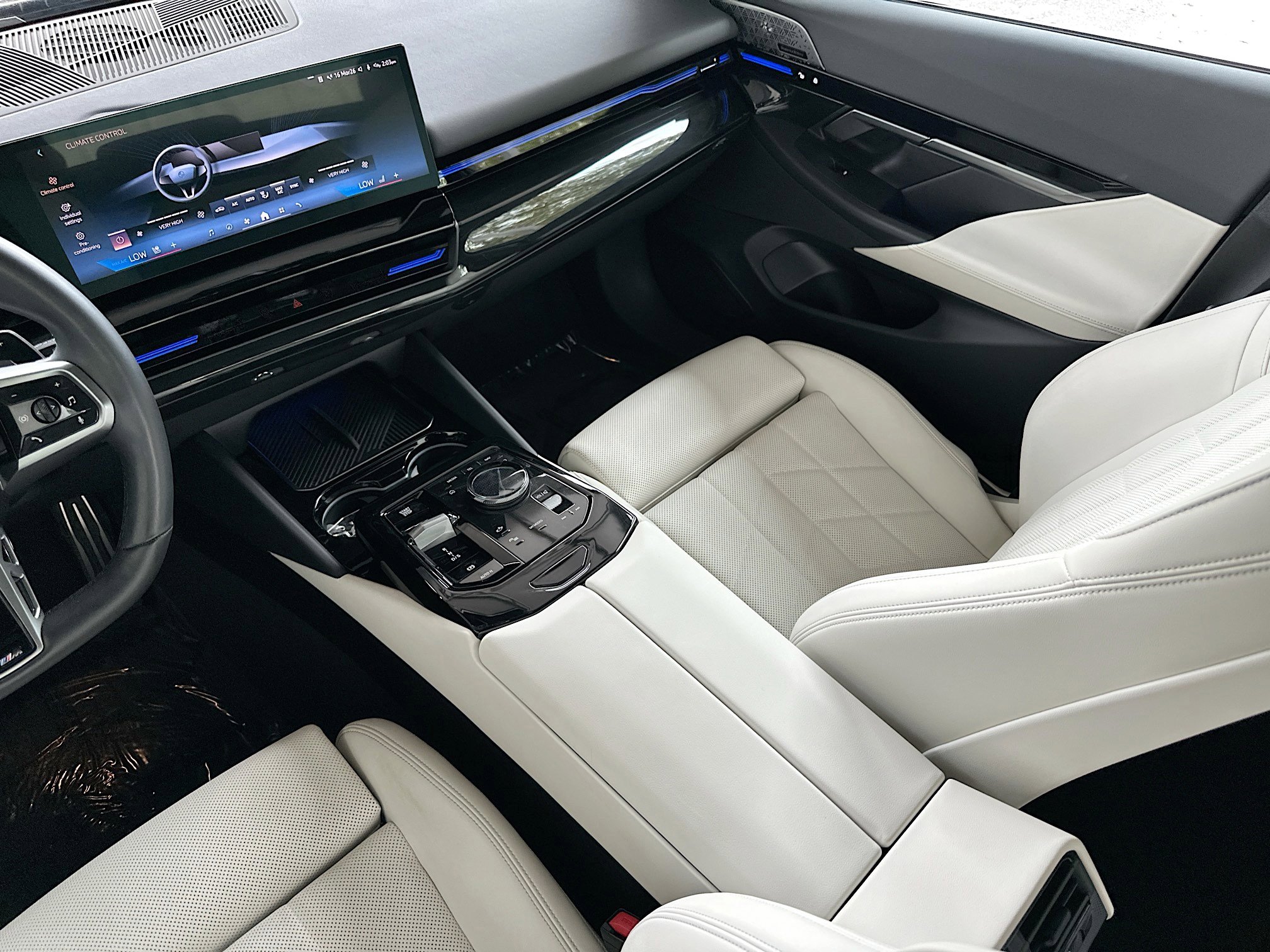 Certified 2024 BMW 530i 530i w/ M Sport Package image 25