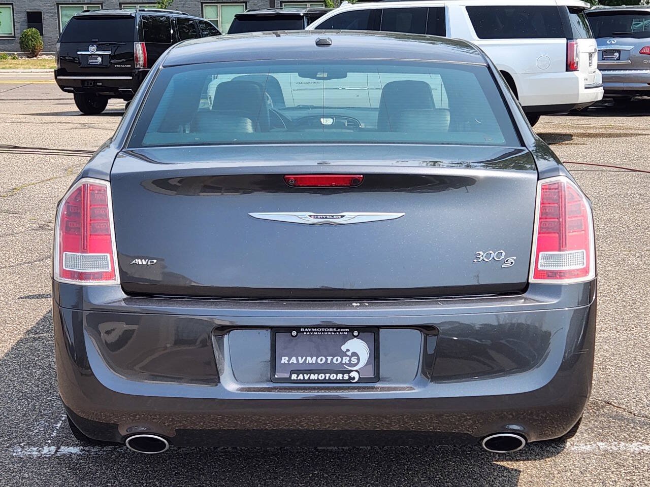 Used 2013 Chrysler 300 S AWD/4WD image 9