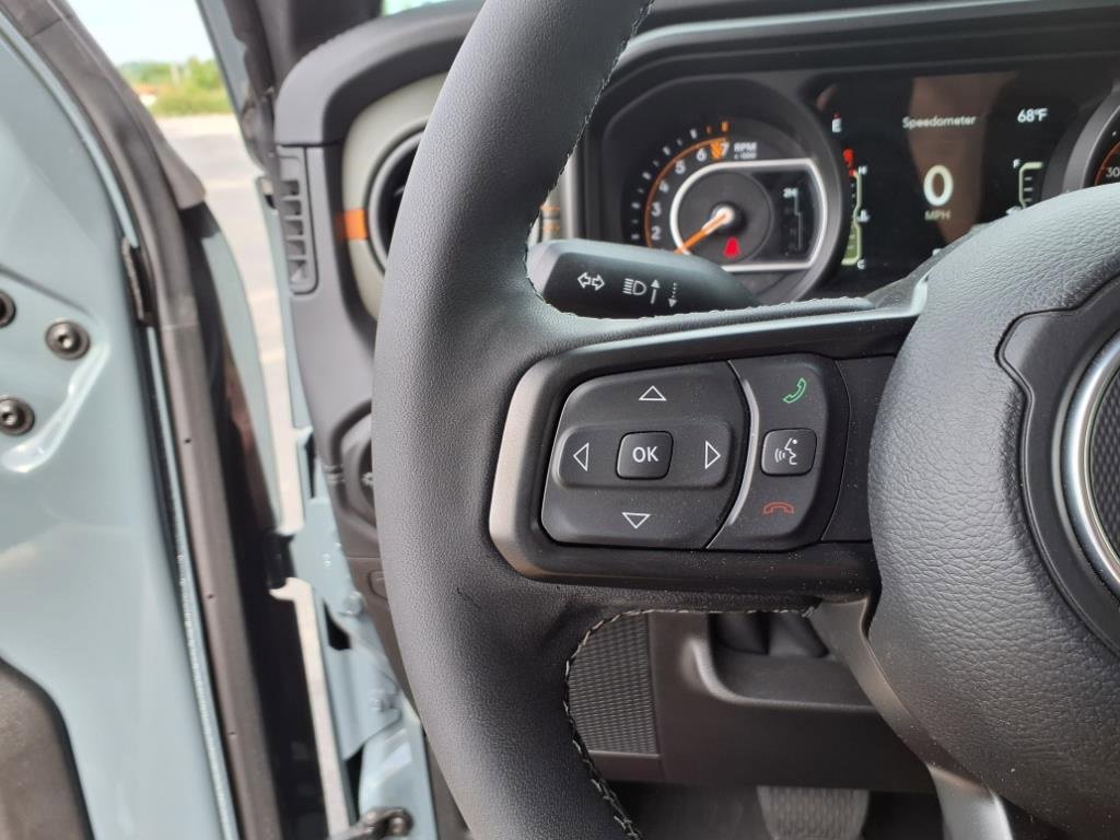 New 2025 Jeep Gladiator Mojave w/ Convenience Group image 17