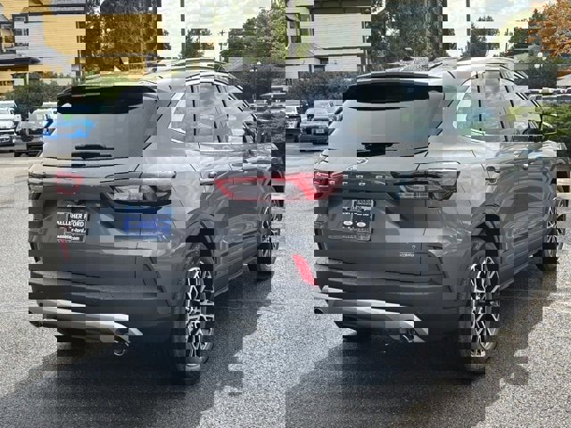 New 2025 Ford Escape SE image 3