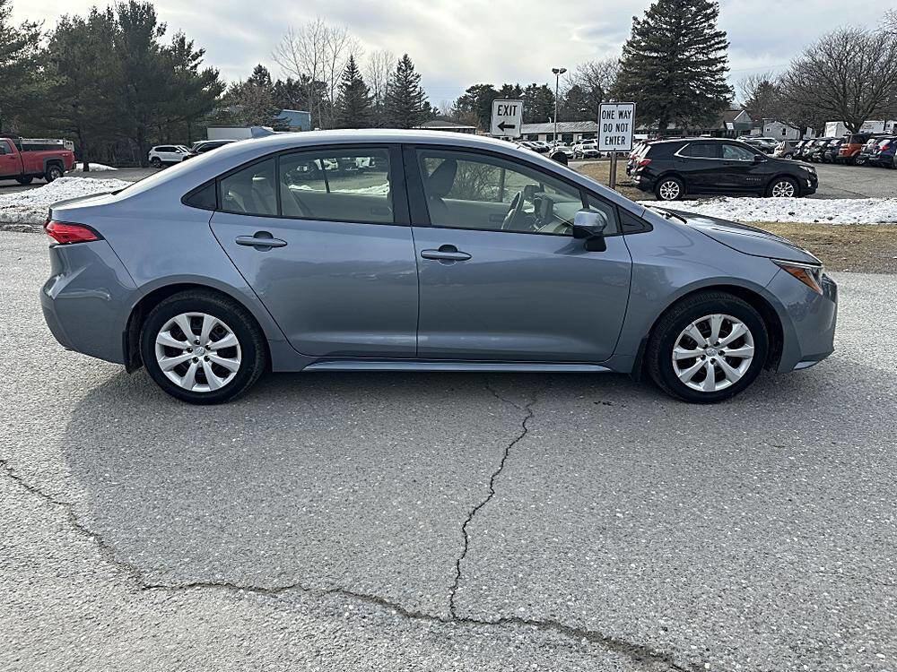 Used 2022 Toyota Corolla LE image 6