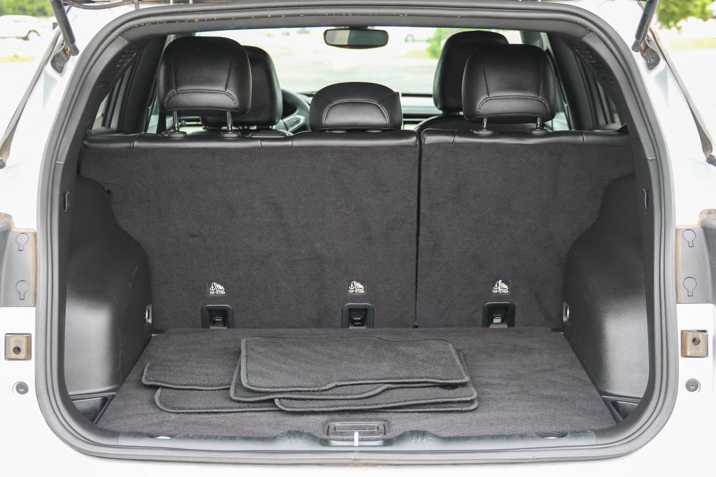 Used 2025 Jeep Compass Limited AWD/4WD image 9