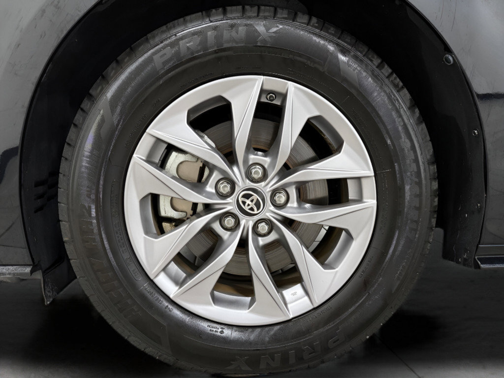 Used 2021 Toyota Sienna XLE image 22