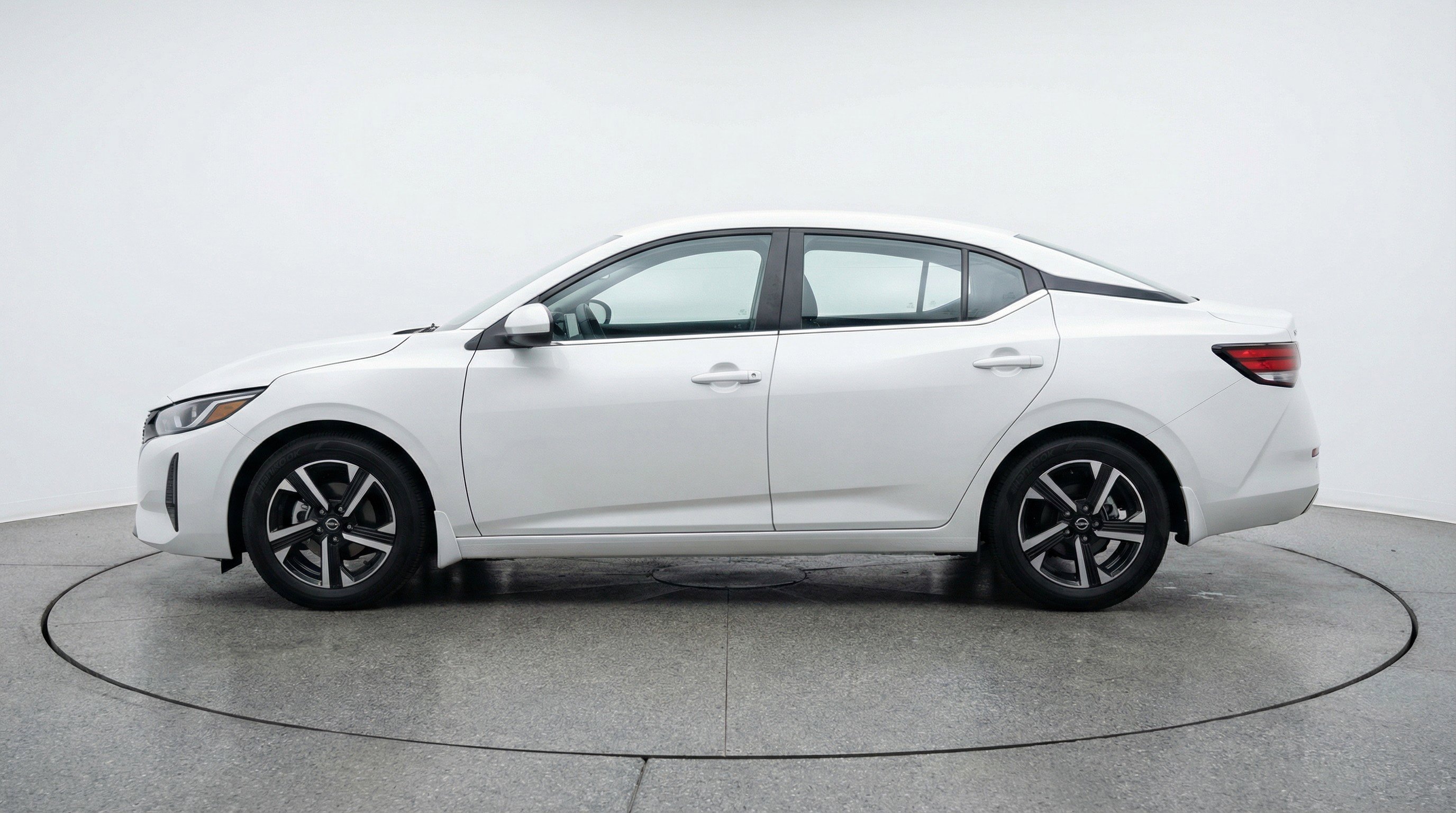 Used 2025 Nissan Sentra SV image 5