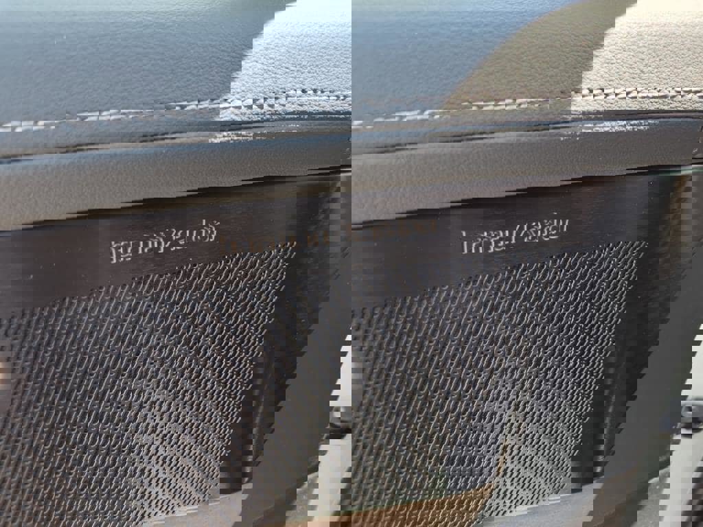 New 2025 Volvo XC90 T8 Plus w/ Protection Package Premier image 15