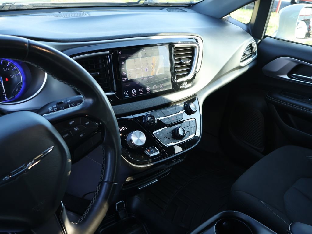 Used 2020 Chrysler Pacifica Touring w/ S Appearance Package image 25