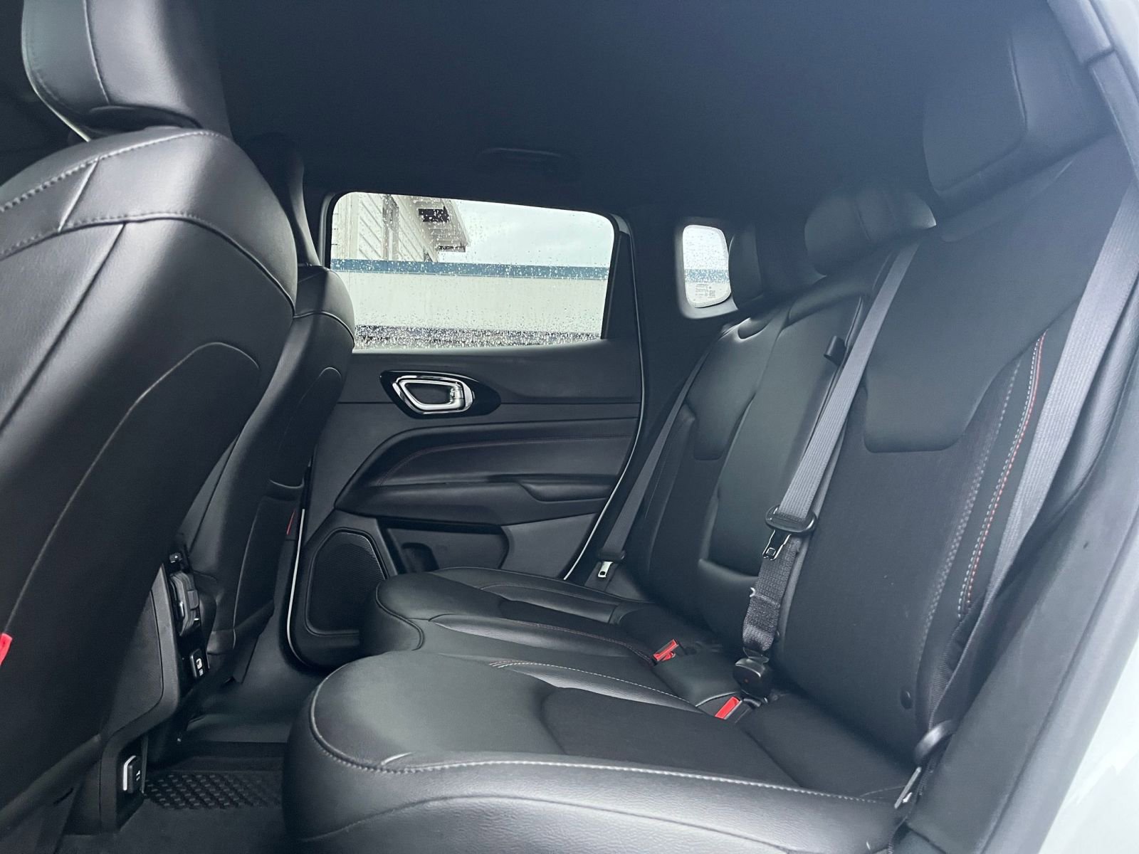 Used 2025 Jeep Compass Trailhawk image 24