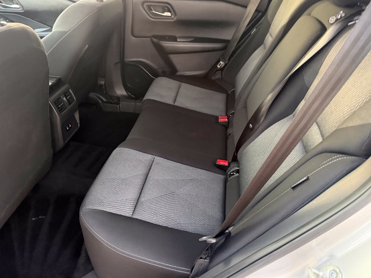 Certified 2025 Nissan Rogue SV FWD image 32
