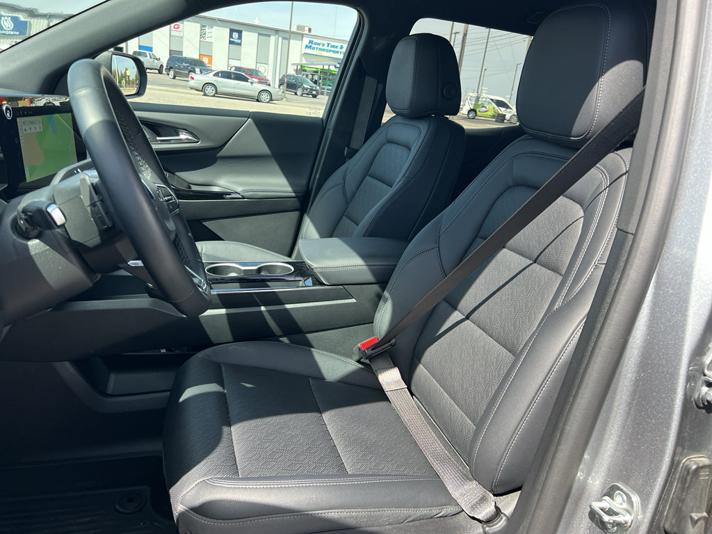 Used 2025 Chevrolet Equinox LT w/ Convenience Package II image 13