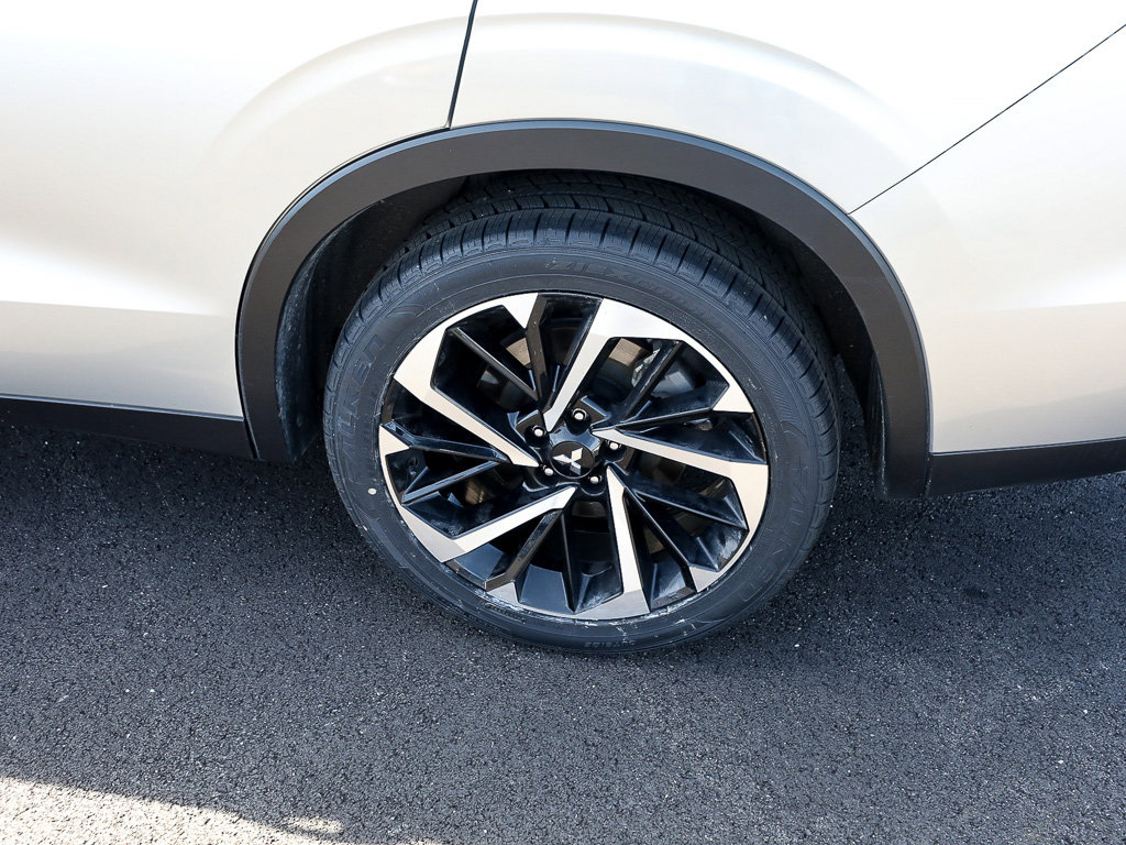 Used 2022 Mitsubishi Outlander SE AWD/4WD image 4