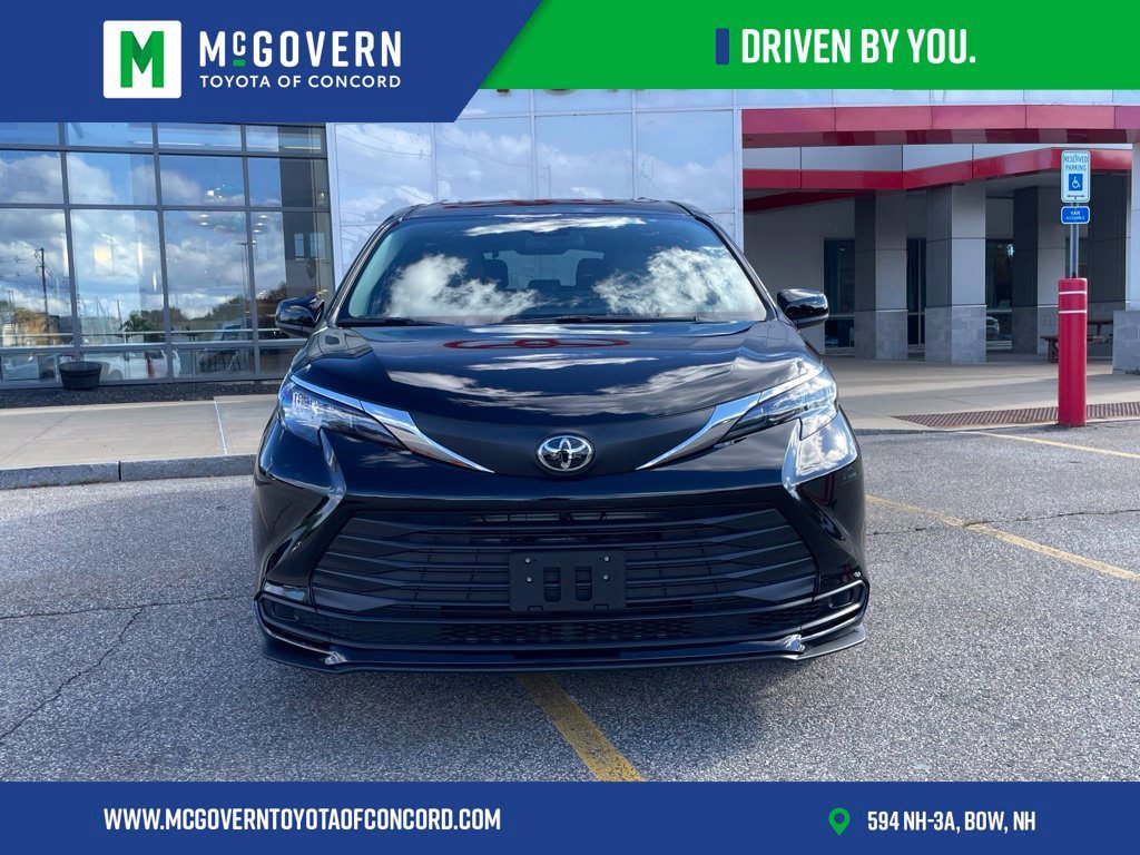Used 2026 Toyota Sienna XLE FWD image 8