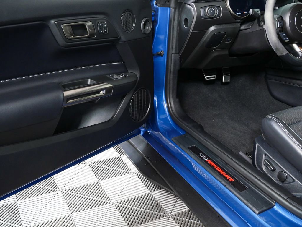 Used 2021 Ford Mustang Shelby GT500 w/ Technology Package RWD image 7