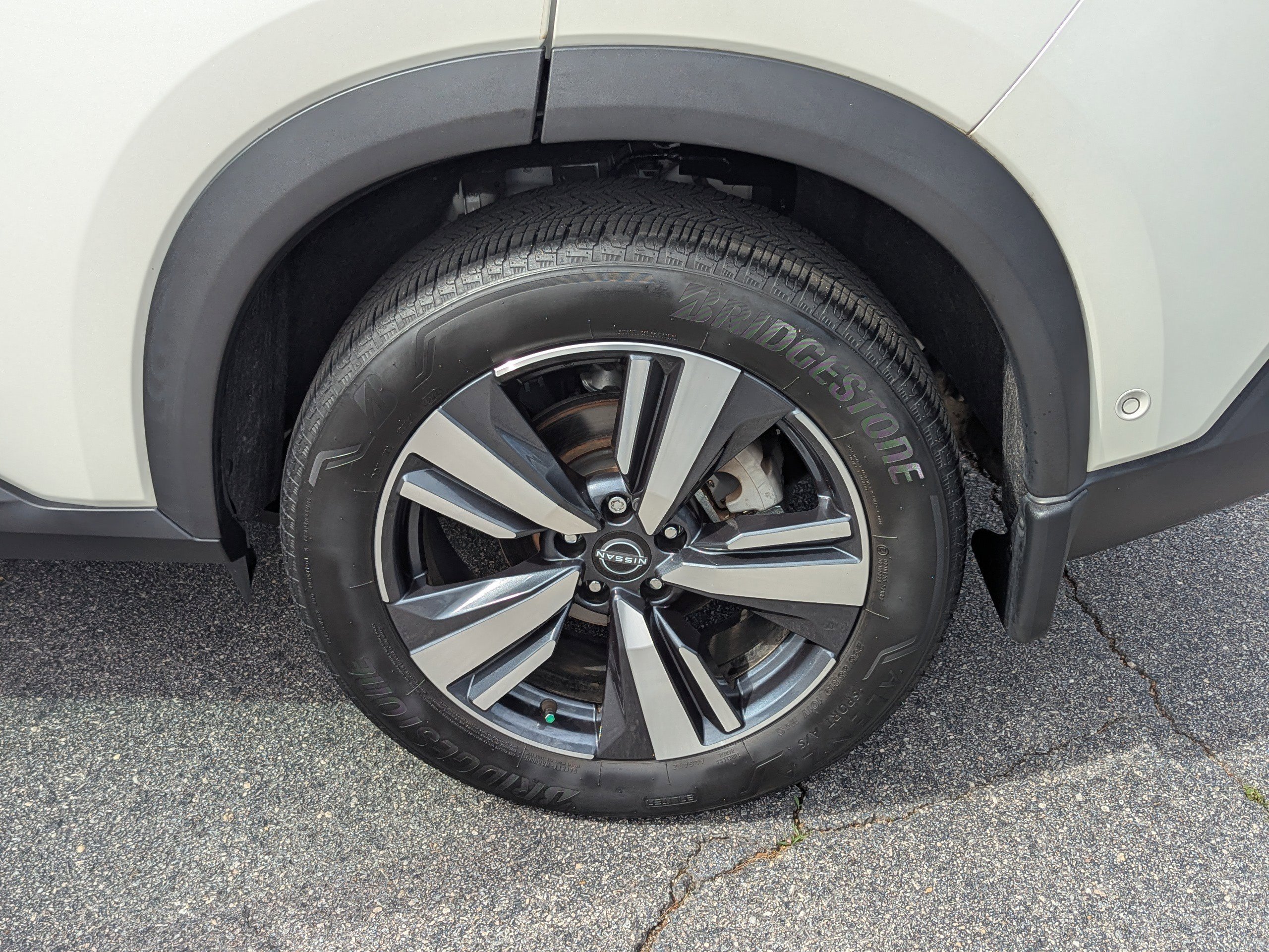 Used 2023 Nissan Rogue SL w/ SL Premium Package image 32