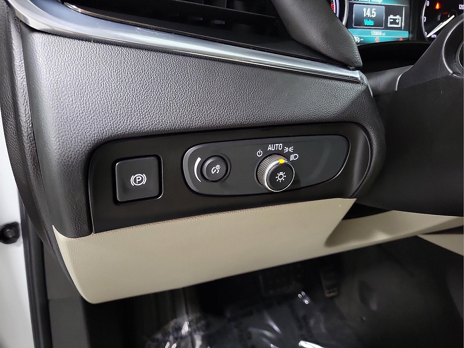 Used 2019 Buick Enclave Essence FWD image 13