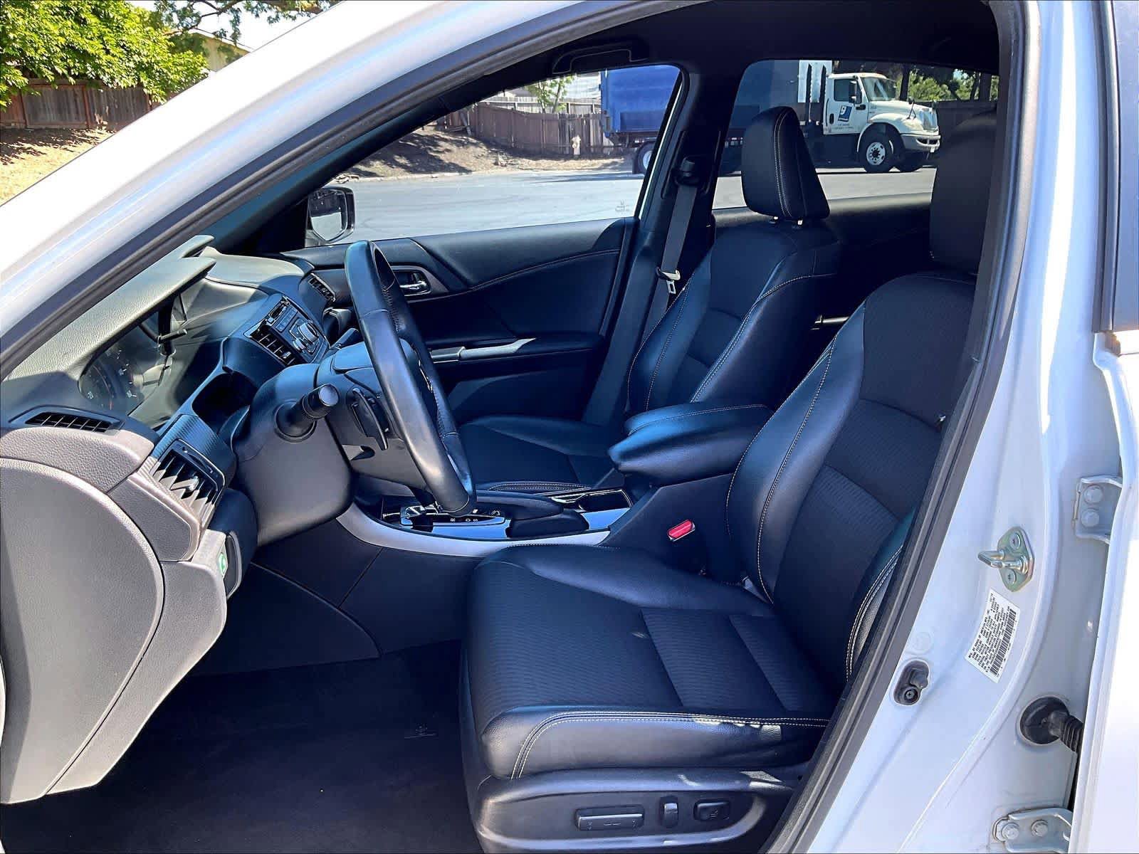Used 2016 Honda Accord Sport image 27