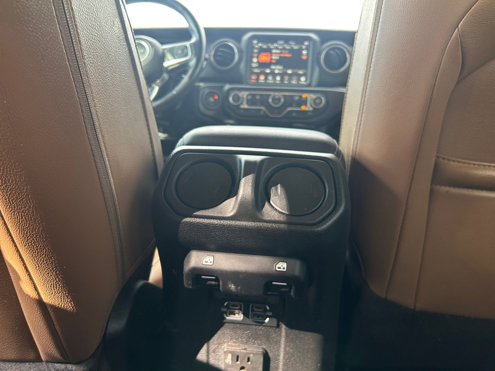 Used 2023 Jeep Wrangler Unlimited Sahara w/ Cold Weather Group AWD/4WD image 30