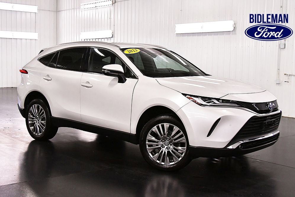 Used 2023 Toyota Venza XLE image 1