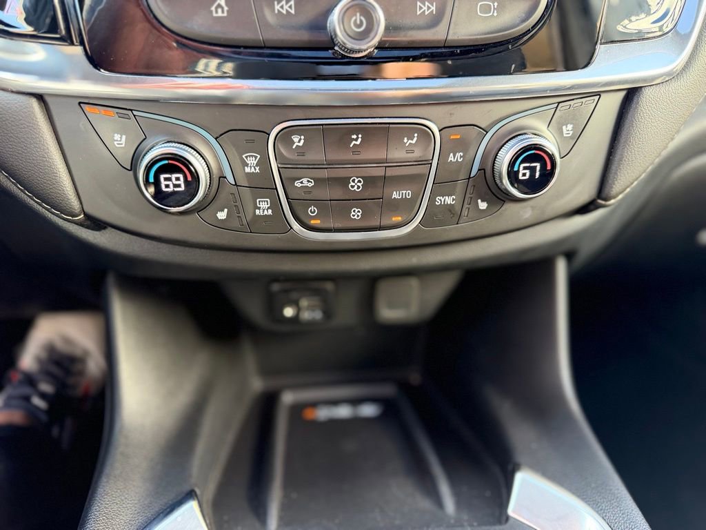 Used 2023 Chevrolet Traverse Premier image 17