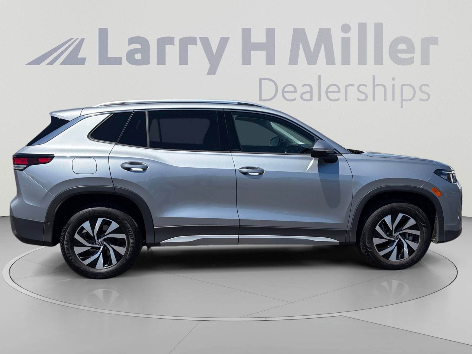 Used 2025 Volkswagen Tiguan S AWD/4WD image 6