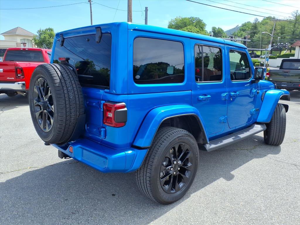 Used 2022 Jeep Wrangler Unlimited Sahara AWD/4WD image 4