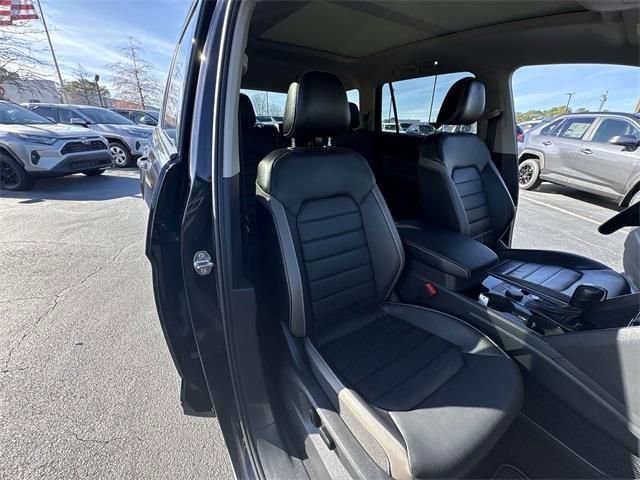 Used 2022 Volkswagen Atlas SEL Premium image 24