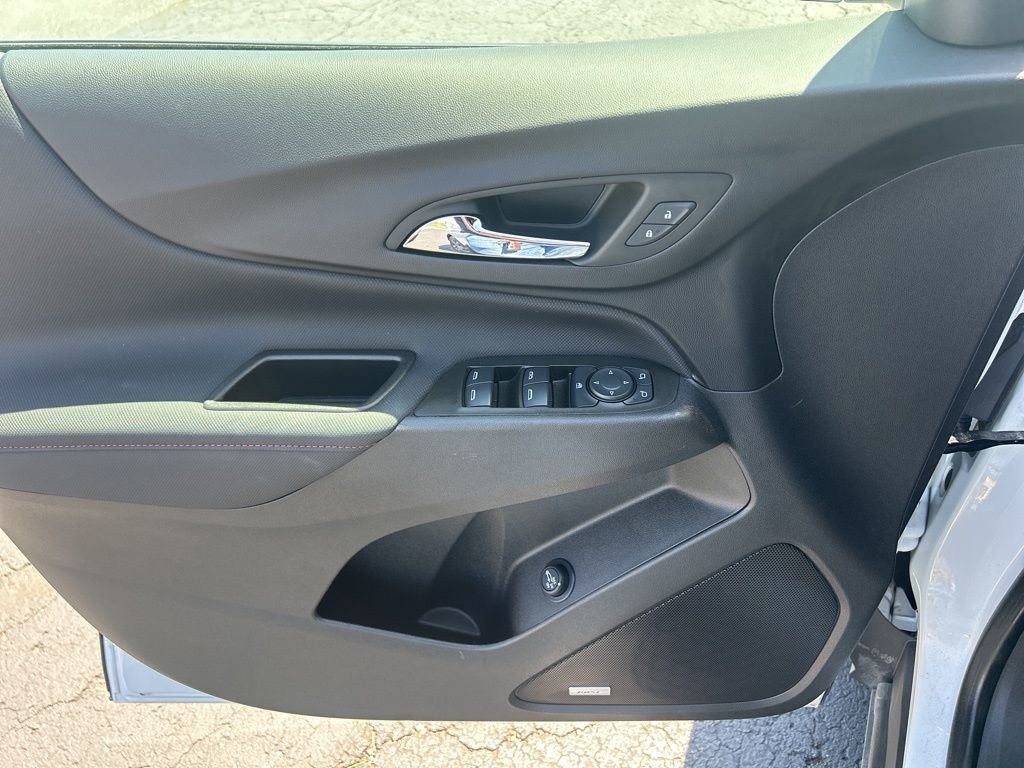 Used 2023 Chevrolet Equinox RS w/ RS Leather Package FWD image 17