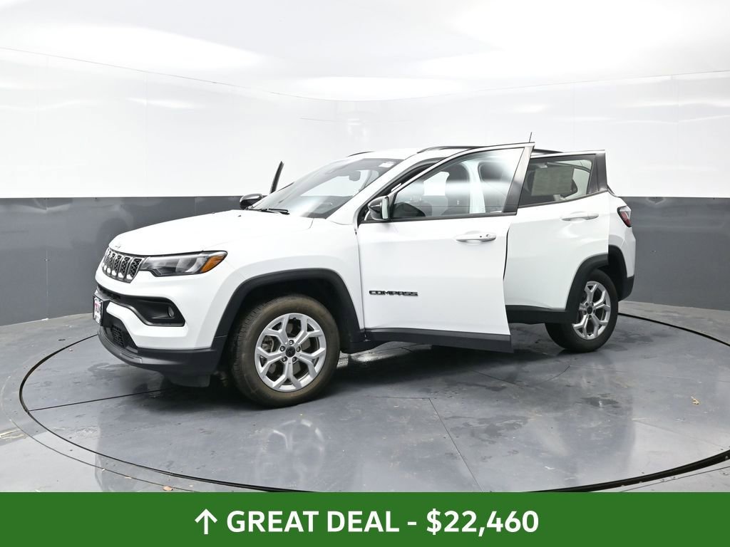 Used 2025 Jeep Compass Latitude image 34