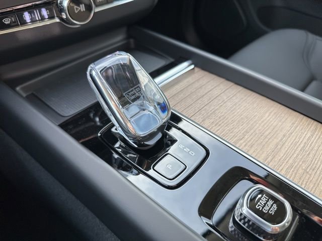 New 2026 Volvo XC60 B5 Plus w/ Protection Package Premier AWD/4WD image 15