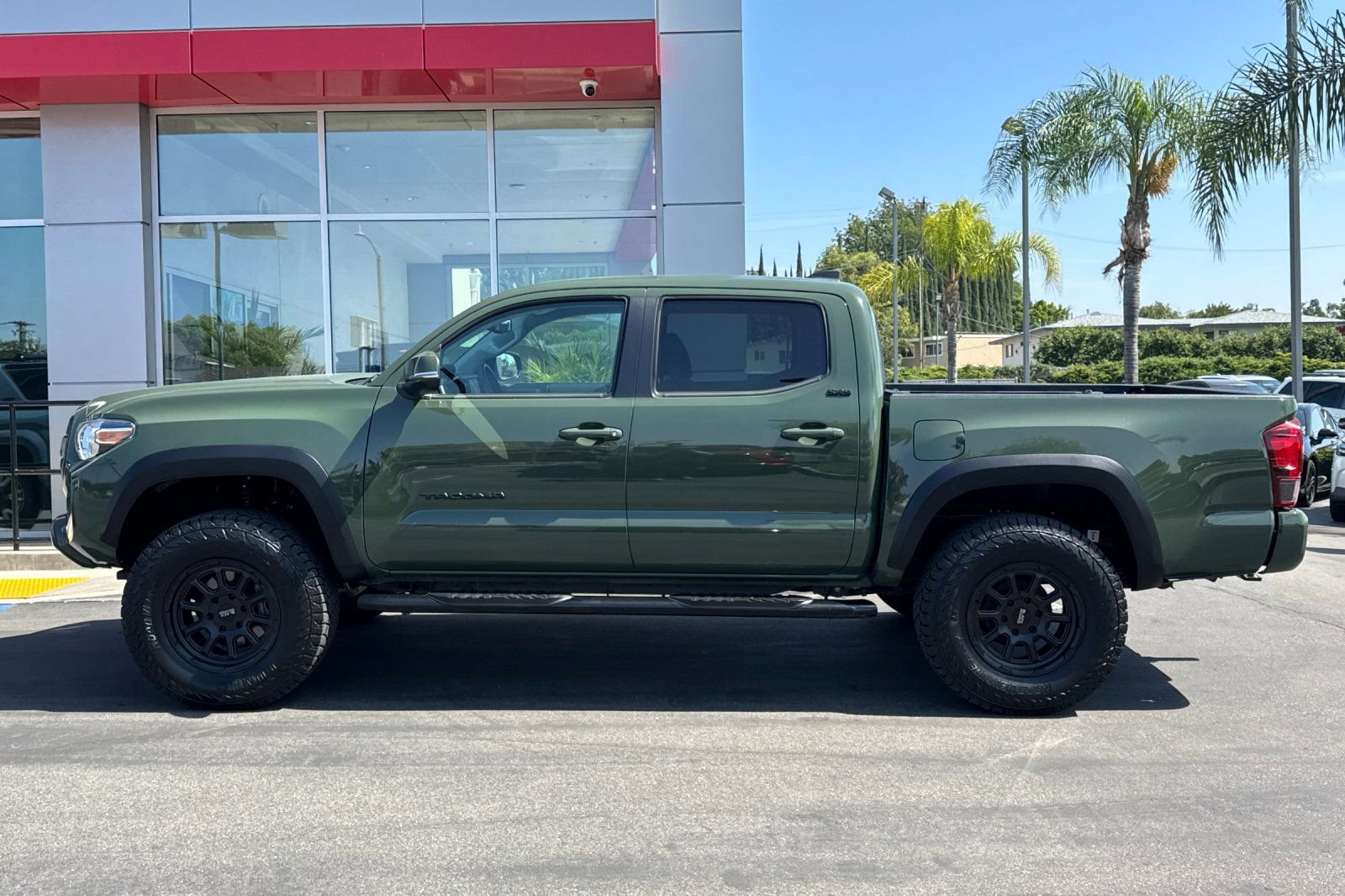 Used 2021 Toyota Tacoma SR5 w/ Trail Edition image 8