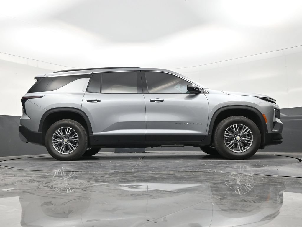 Used 2026 Chevrolet Traverse LT FWD image 23