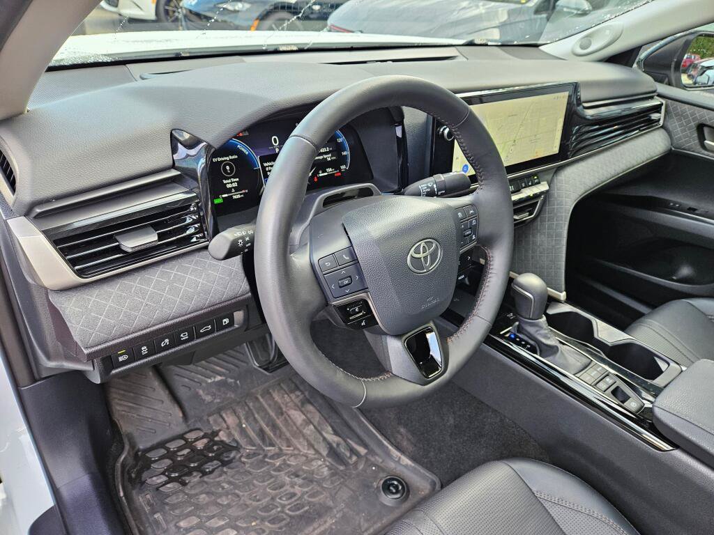 Used 2025 Toyota Camry XLE AWD/4WD image 16