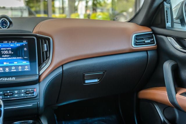 Used 2018 Maserati Ghibli RWD image 38