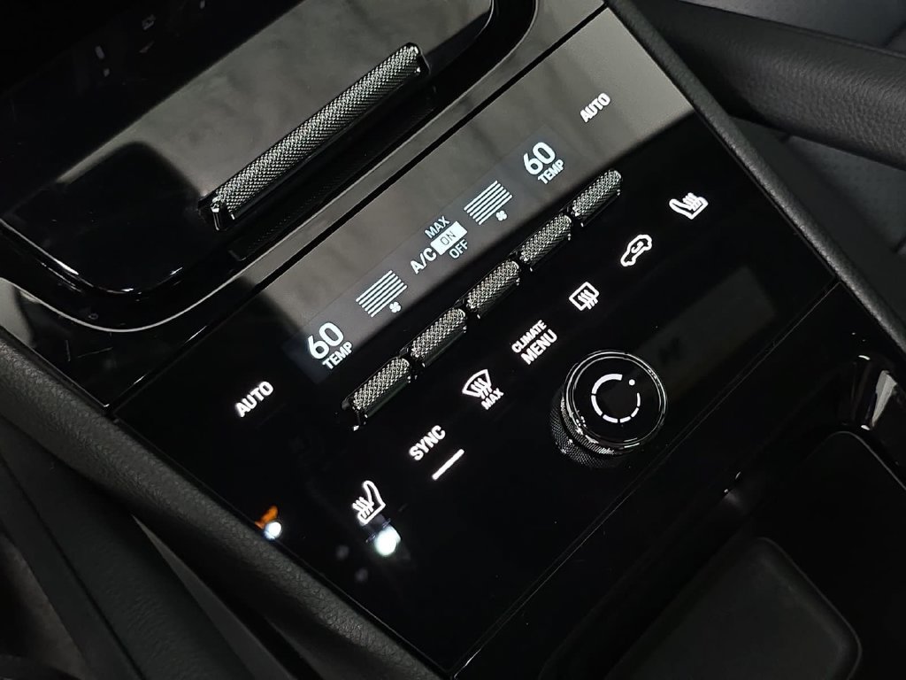 Certified 2026 Porsche Cayenne AWD/4WD image 19