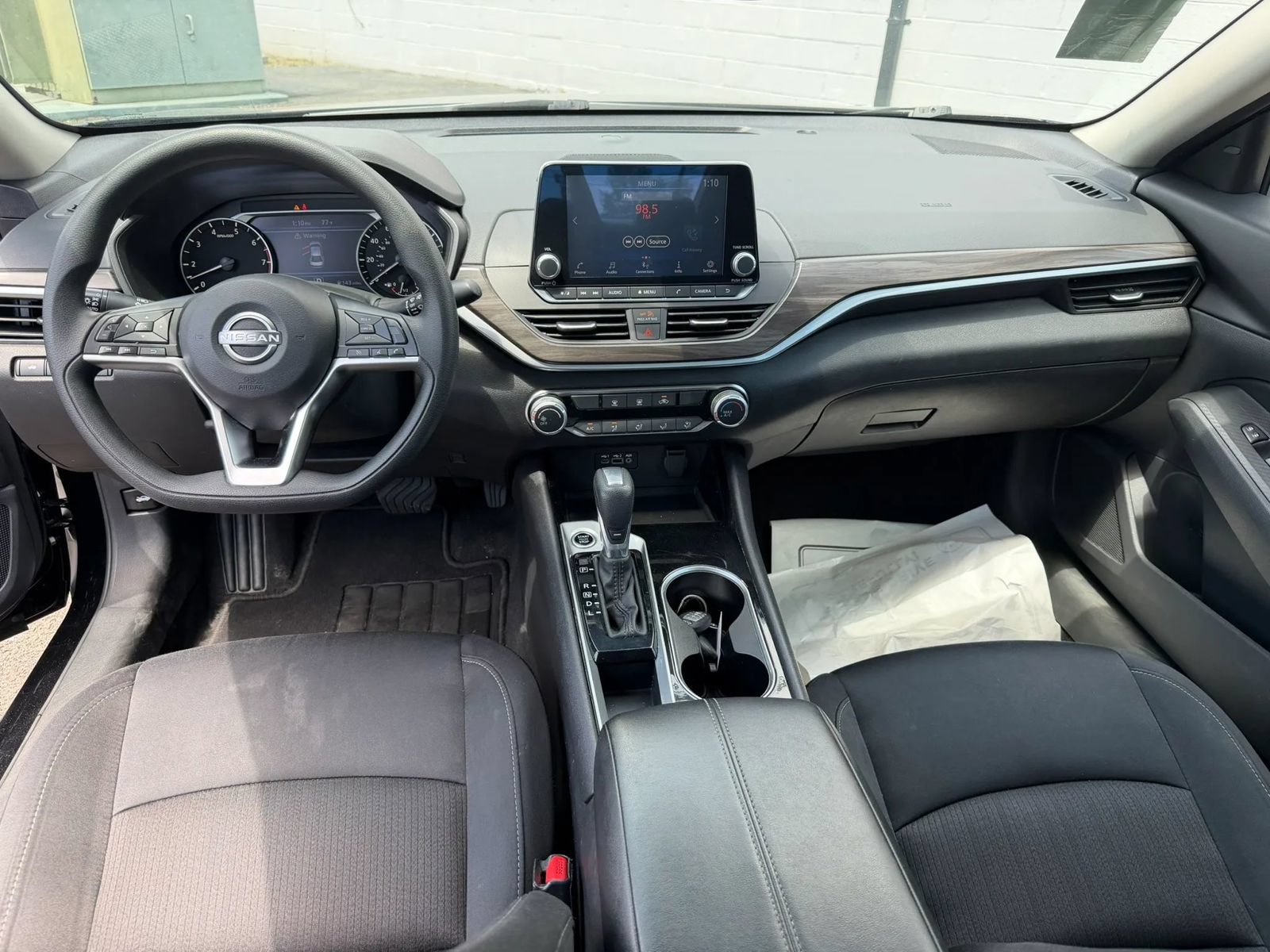 Used 2024 Nissan Altima 2.5 SV FWD image 11