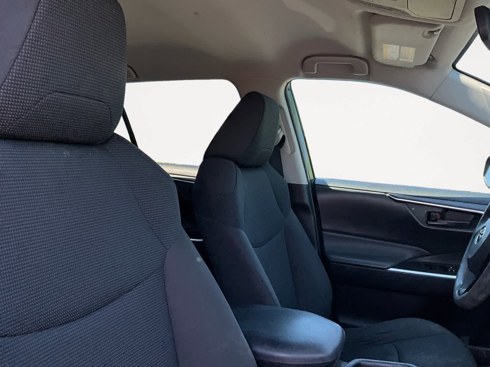 Used 2021 Toyota RAV4 LE AWD/4WD image 17