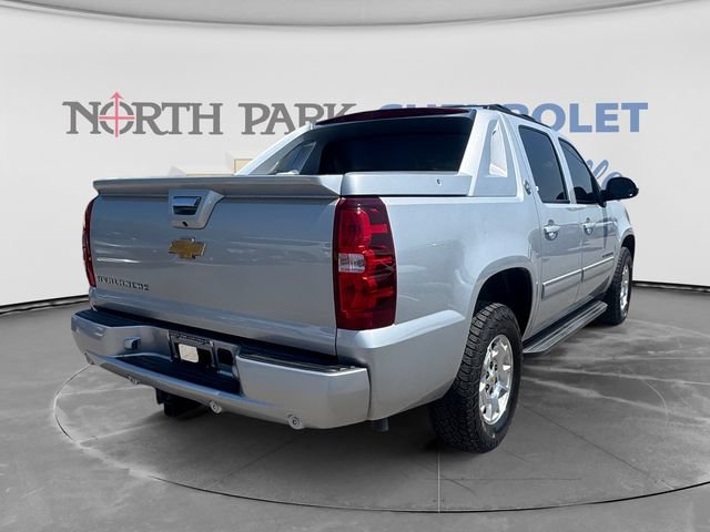 Used 2013 Chevrolet Avalanche LS RWD image 3
