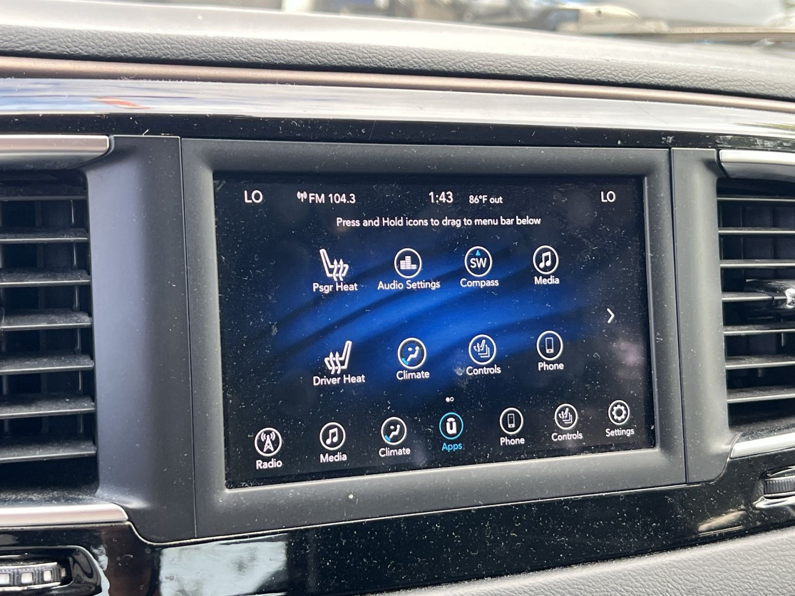 Used 2018 Chrysler Pacifica Touring-L FWD image 19