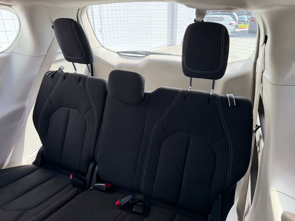 Used 2023 Chrysler Voyager LX image 18