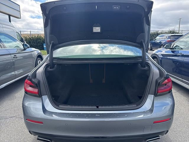 Used 2021 BMW 530i xDrive w/ Premium Package image 11