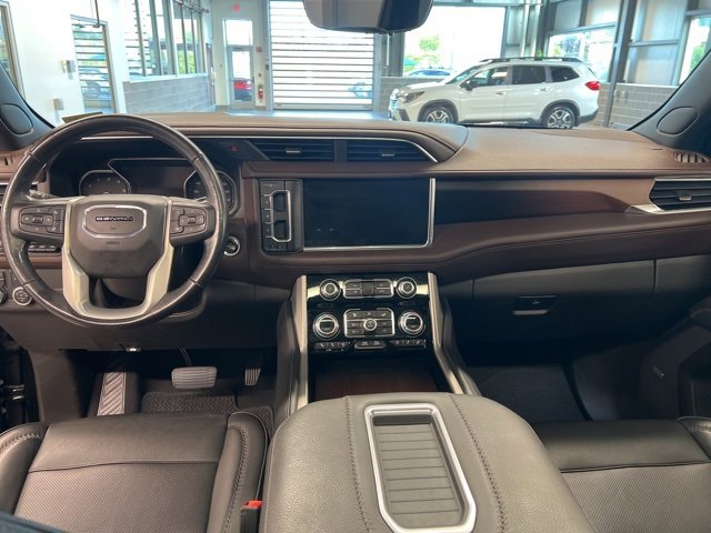 Used 2021 GMC Yukon XL Denali w/ Denali Premium Package image 30