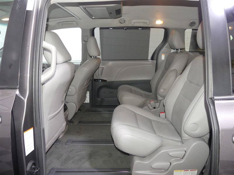 Used 2017 Toyota Sienna XLE Premium AWD/4WD image 25